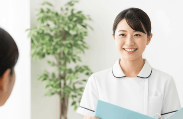 患者様と話すスタッフ