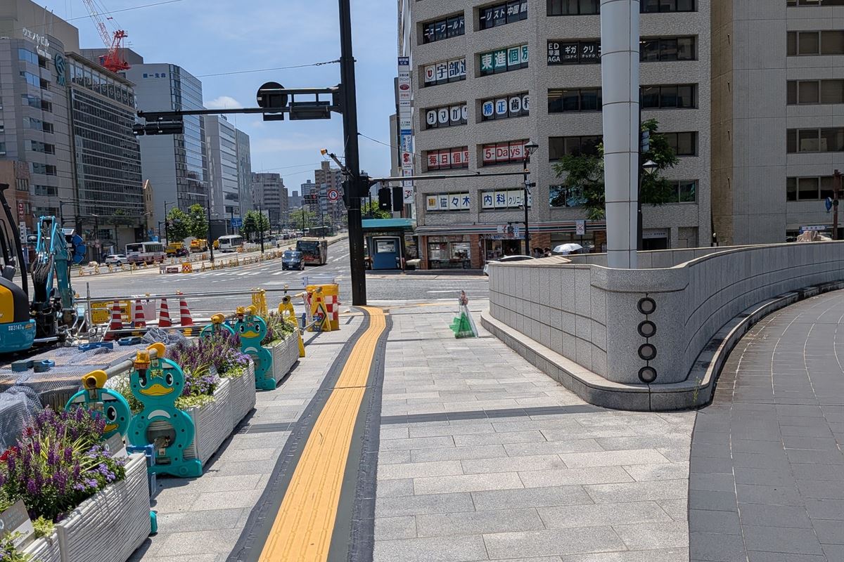 しずくクリニックアクセス_広島駅を後ろに